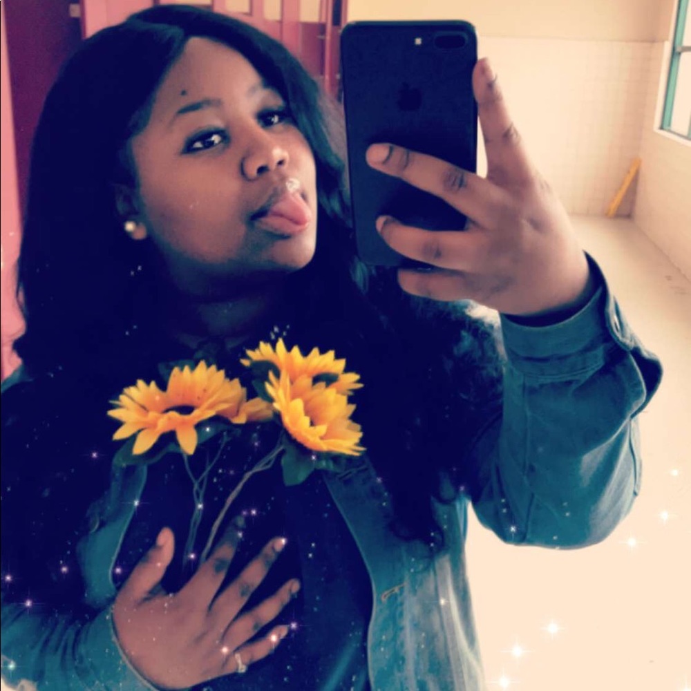 Meet your Posher, Kayla